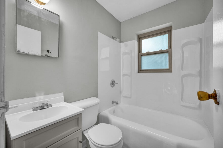 More Photos Of 1203 E 11th St, Davenport Apartments For Sale
