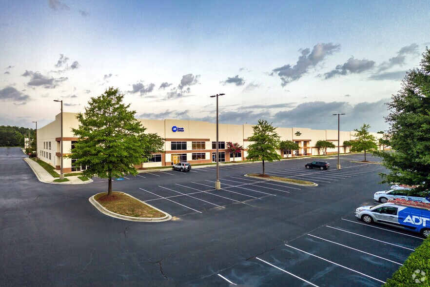 More Photos Of 2530 Whitehall Park Dr, Charlotte Distribution For Lease