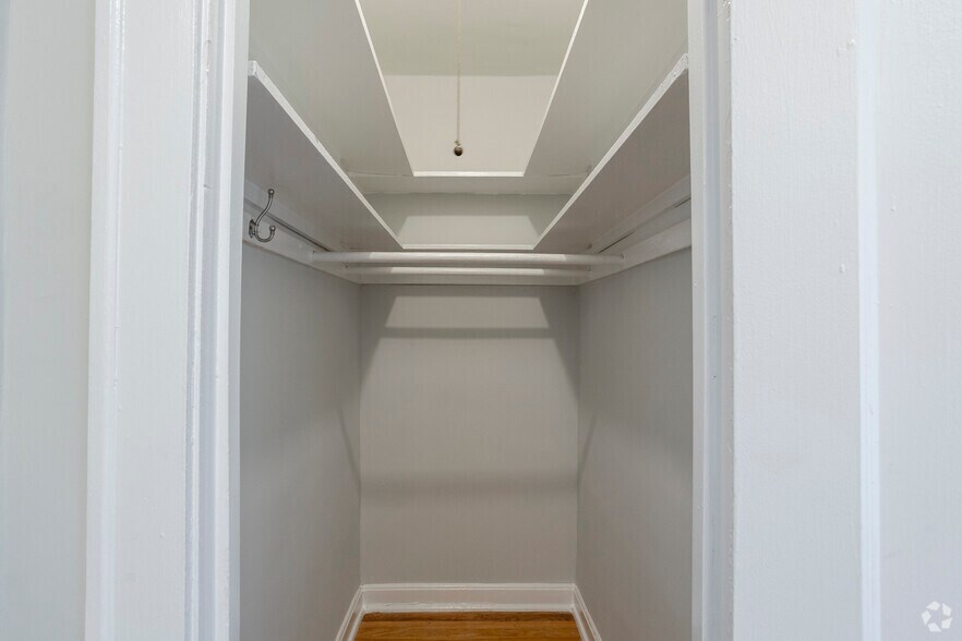 More Photos Of 1000-1010 North Blvd, Oak Park Apartments For Lease