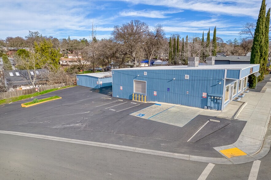 More Photos Of 14802 Lakeshore Dr, Clearlake Storefront For Sale