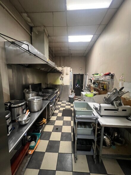 More Photos Of 46-138 Kahuhipa St, Kāneohe Flex For Lease