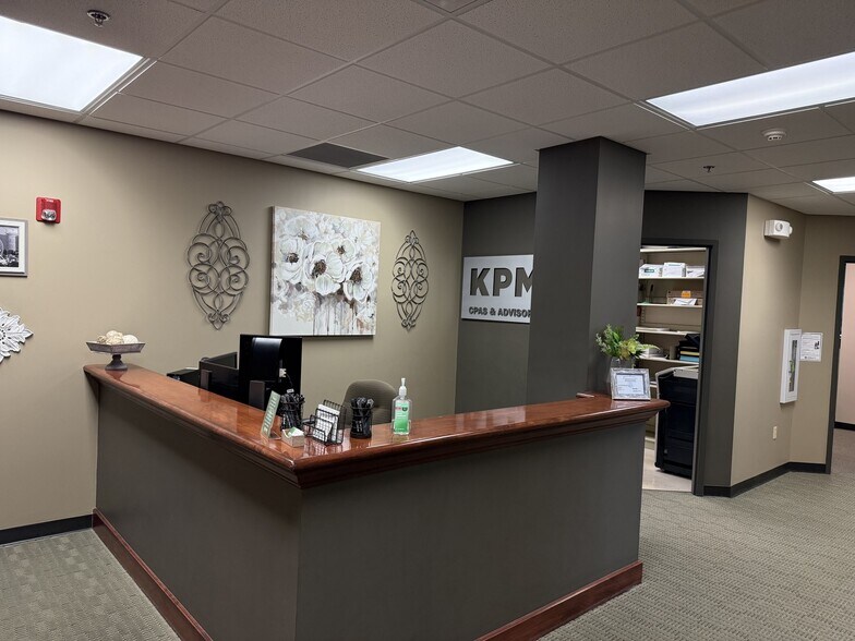 More Photos Of 500 W Main St, Branson Office For Lease