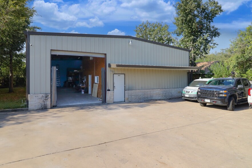 Primary Photo Of 305 Victor St, Austin Warehouse For Sale