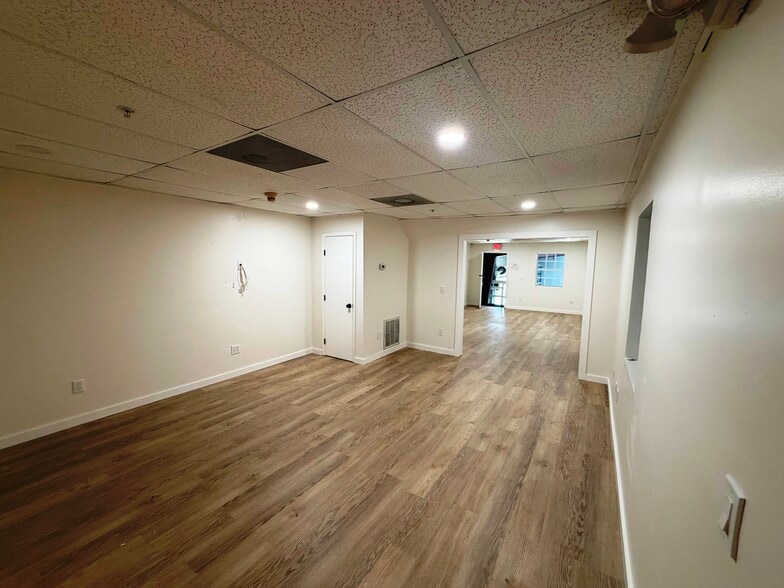 More Photos Of 2020 Ortiz Ave, Fort Myers Warehouse For Lease