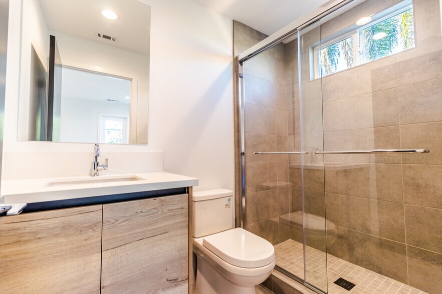 More Photos Of 5014 Pickford St, Los Angeles Apartments For Sale