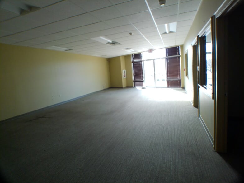 More Photos Of 3887 N Crossover Rd, Fayetteville Office For Lease