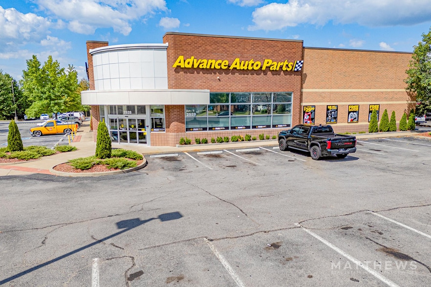 Primary Photo Of 2528 Old Fort Pky, Murfreesboro Auto Repair For Sale