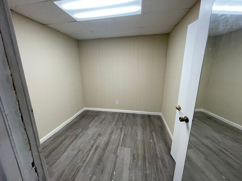 More Photos Of 1714 Manchester Expy, Columbus General Retail For Lease