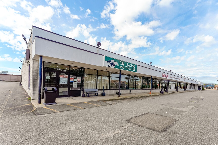 More Photos Of 1681-1745 Broadhollow Rd, Farmingdale Storefront For Lease