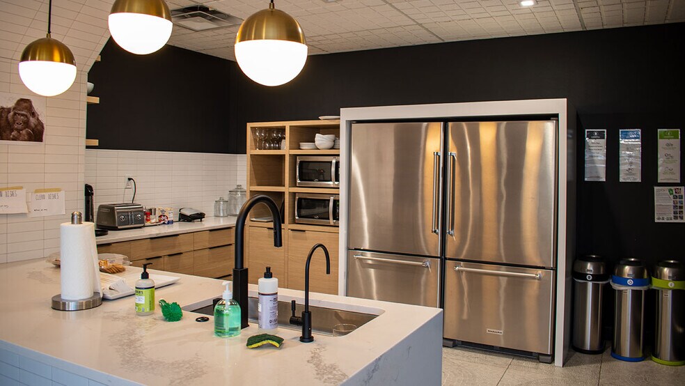 More Photos Of 1129 Pearl St, Boulder Unknown For Lease