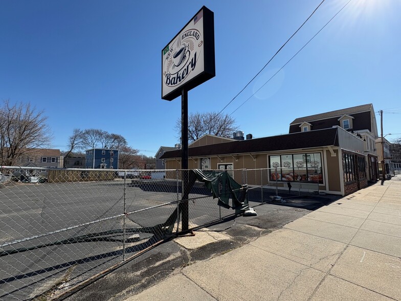 More Photos Of 100-102 Boston St, Salem Restaurant For Lease