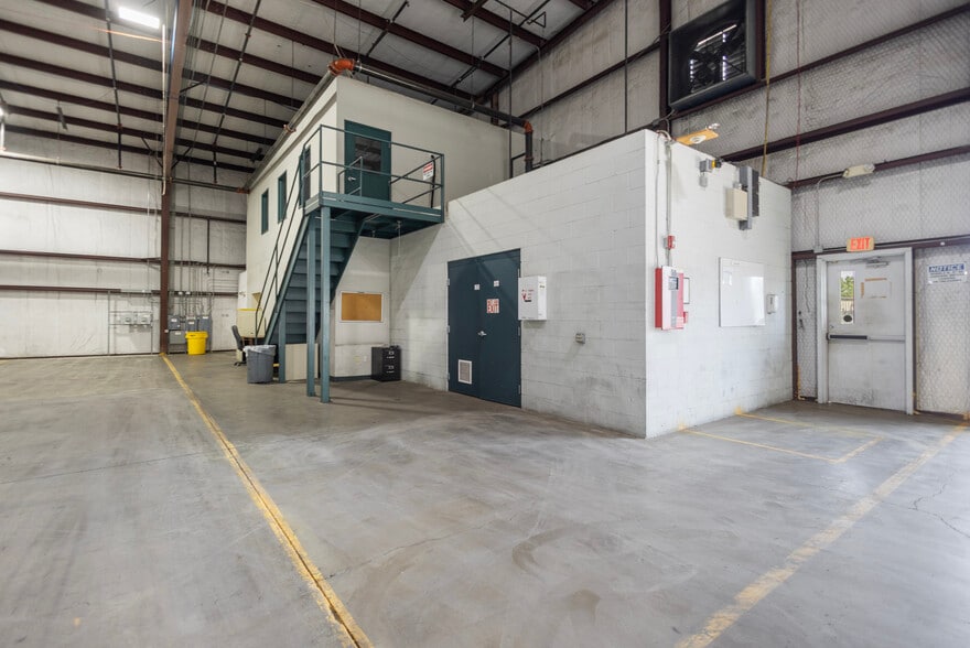 More Photos Of 2307 E Erwin St, Tyler Manufacturing For Lease
