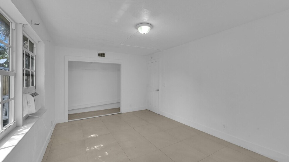 More Photos Of 715 Washington Ave, Lake Worth Apartments For Sale