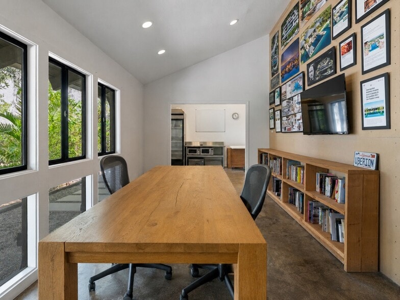 More Photos Of 23501 Park Sorrento, Calabasas Loft Creative Space For Sale
