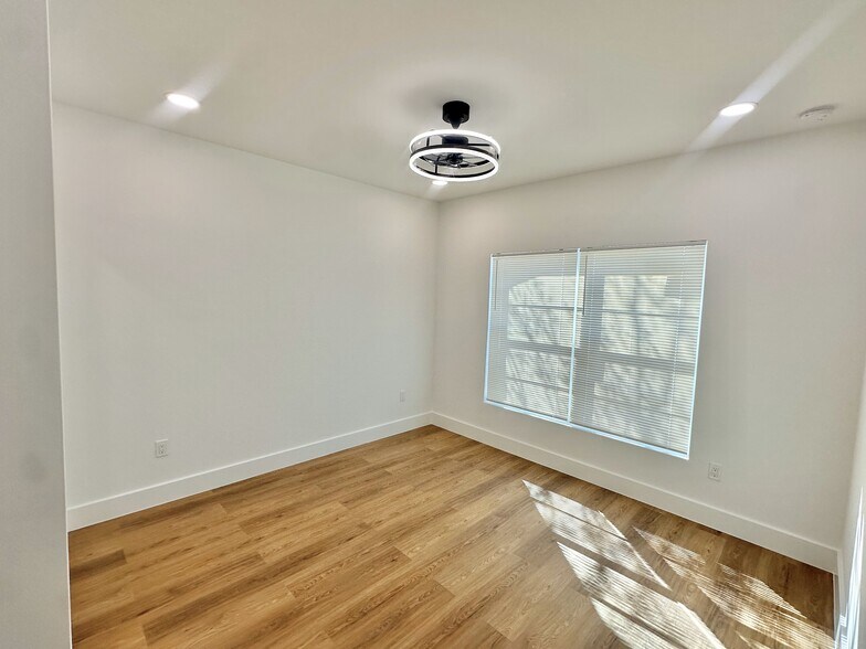 More Photos Of 931 N J St, Lake Worth Beach Apartments For Sale