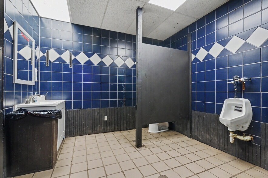 More Photos Of 244 N Water St, Kent Bar For Sale