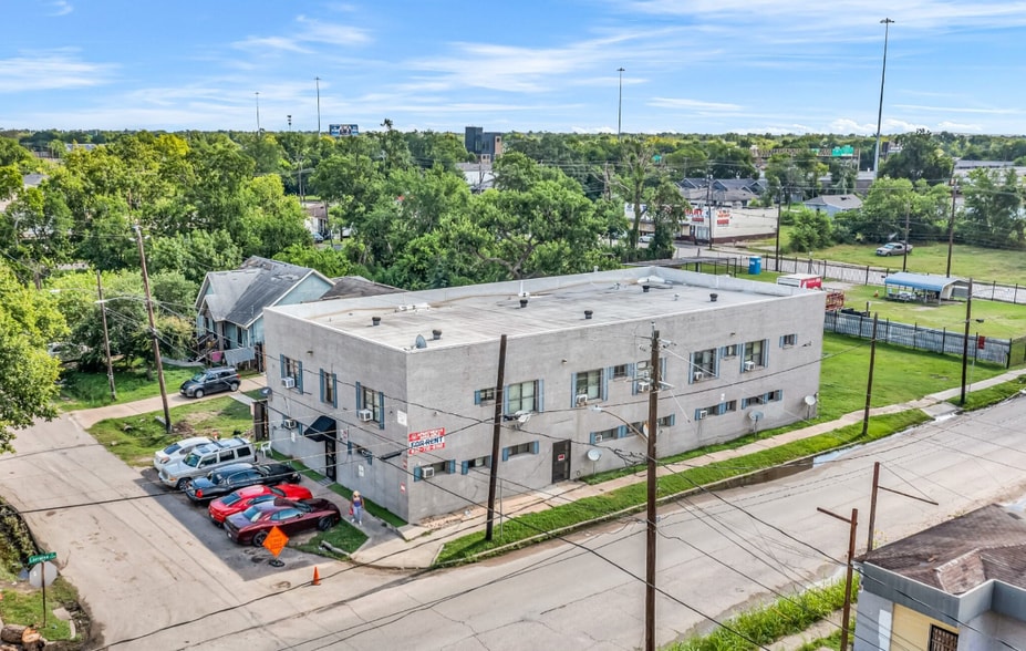 More Photos Of 2705 Lorraine St, Houston Apartments For Sale