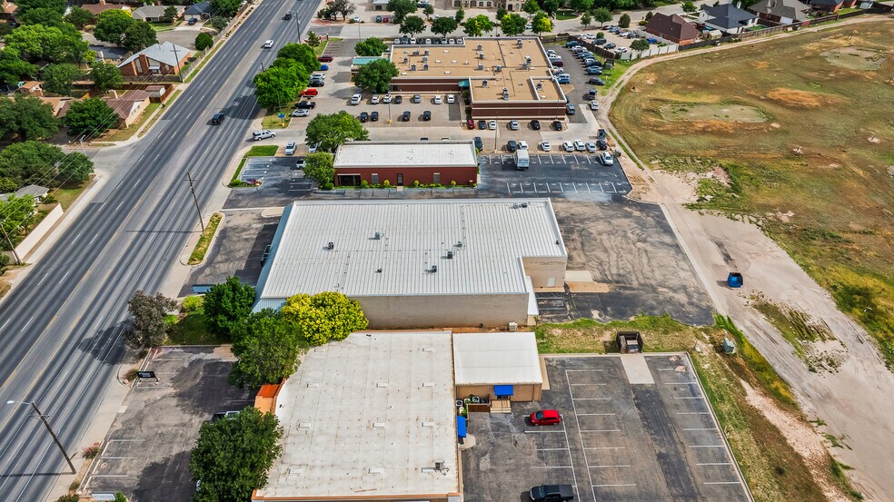 More Photos Of 7705 Quaker Ave, Lubbock Freestanding For Lease