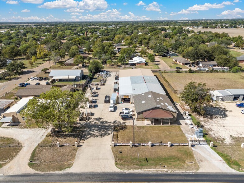 More Photos Of 6175 N State Highway 6, Woodway Warehouse For Lease