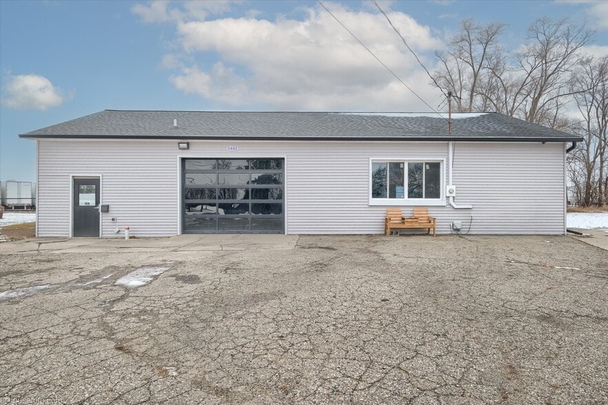 More Photos Of 5482 Miller Rd, Swartz Creek Auto Repair For Sale