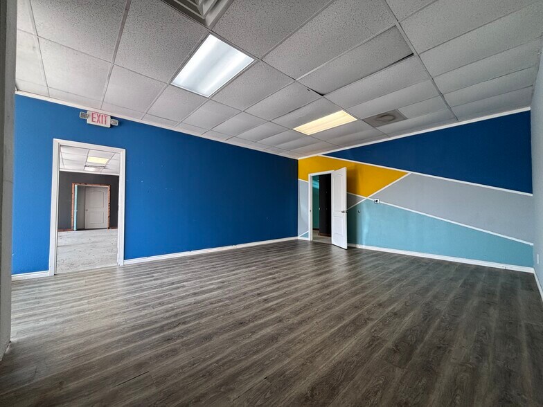 More Photos Of 50 Lack Ln, Clute General Retail For Lease