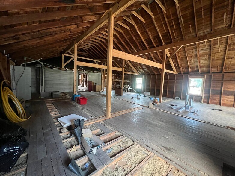 More Photos Of 380 S Main St, De Graff Light Manufacturing For Sale