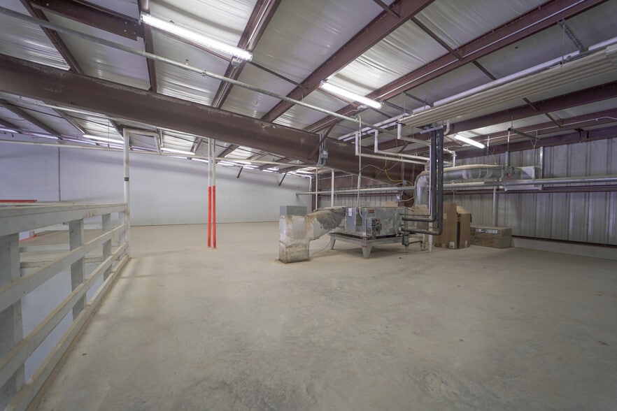 More Photos Of 8609 Lone Tree Rd, Victoria Industrial For Sale