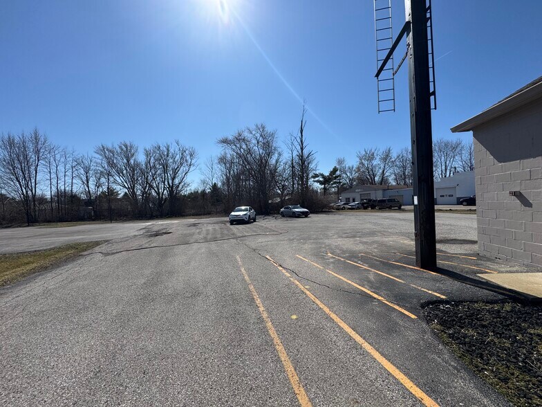 More Photos Of 7947 Southeastern Ave, Indianapolis Loft Creative Space For Lease