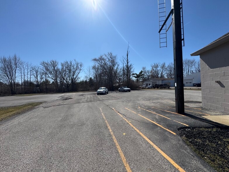 More Photos Of 7947 Southeastern Ave, Indianapolis Loft Creative Space For Sale