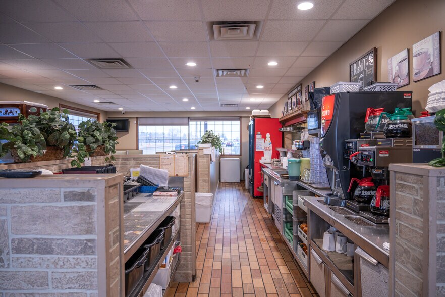 More Photos Of 532 Gateway Ave, Mauston Restaurant For Sale