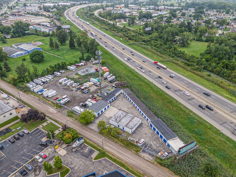 More Photos Of 33833 Garnet St, Clinton Township Self Storage For Sale