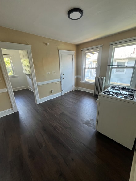 More Photos Of 41-51 Linden St, New London Apartments For Sale