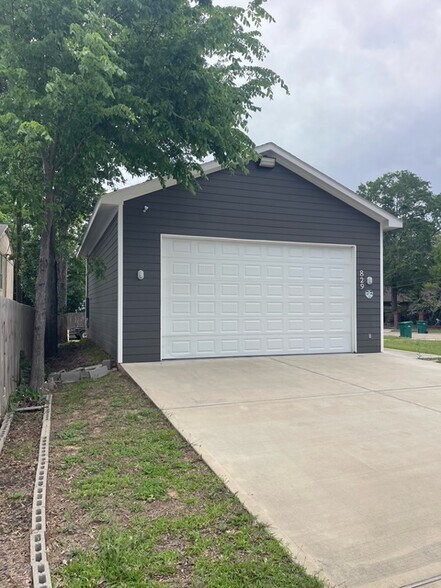 Primary Photo Of 829 Roberson St, Conroe Auto Repair For Sale