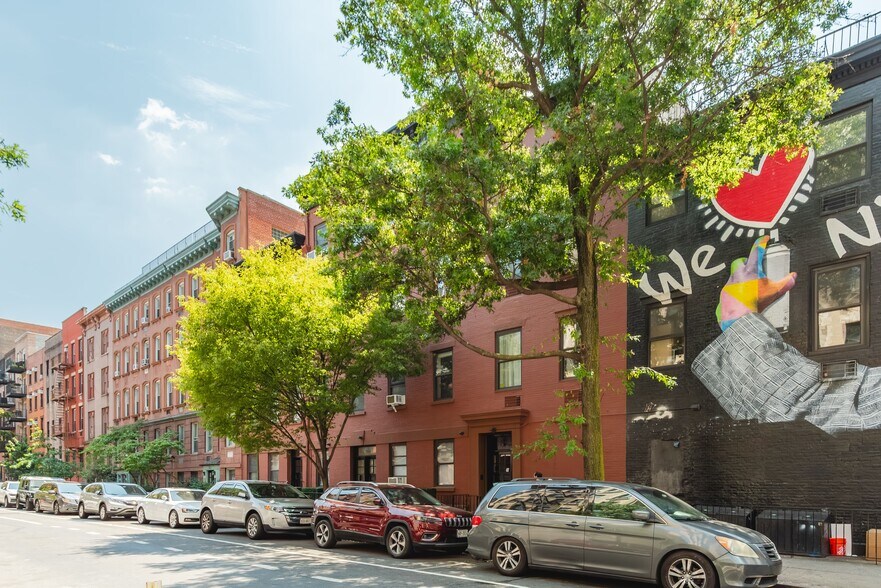 More Photos Of 212 Eighth Ave, New York Apartments For Sale