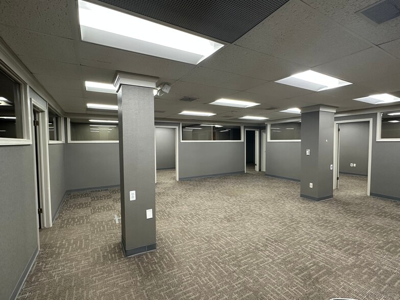 More Photos Of 33900 Schoolcraft Rd, Livonia Serviced Offices For Lease