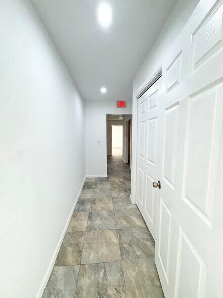 More Photos Of 3160 N 46th Ave, Saint Petersburg Warehouse For Sale