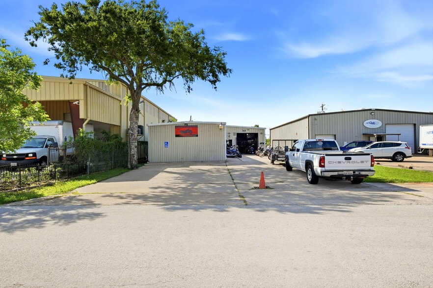 More Photos Of 1313 Illinois St, South Houston Warehouse For Sale