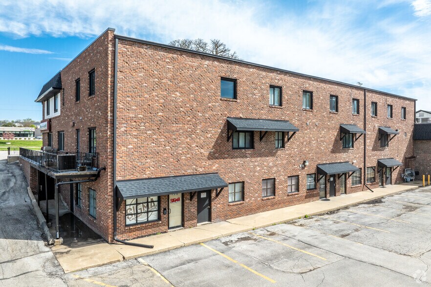 More Photos Of 7506-7664 Hickman Rd, Windsor Heights Unknown For Lease