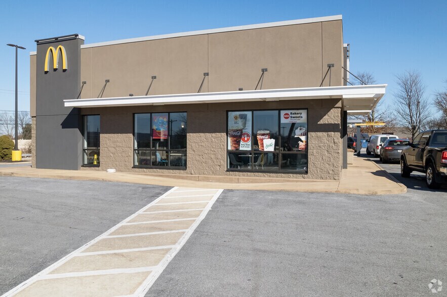 More Photos Of 260 W Swedesford Rd, Devon Unknown For Lease