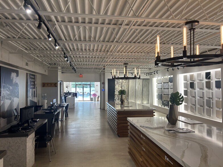 More Photos Of 374-376 Cambridge St, Burlington Unknown For Lease