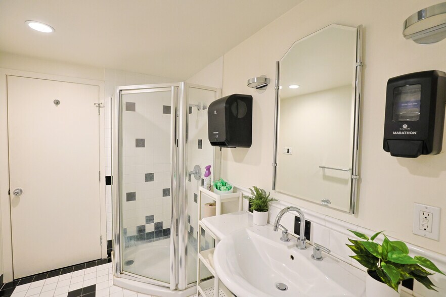 More Photos Of 908-910 N La Cienega Blvd, Los Angeles Storefront Retail Office For Sale