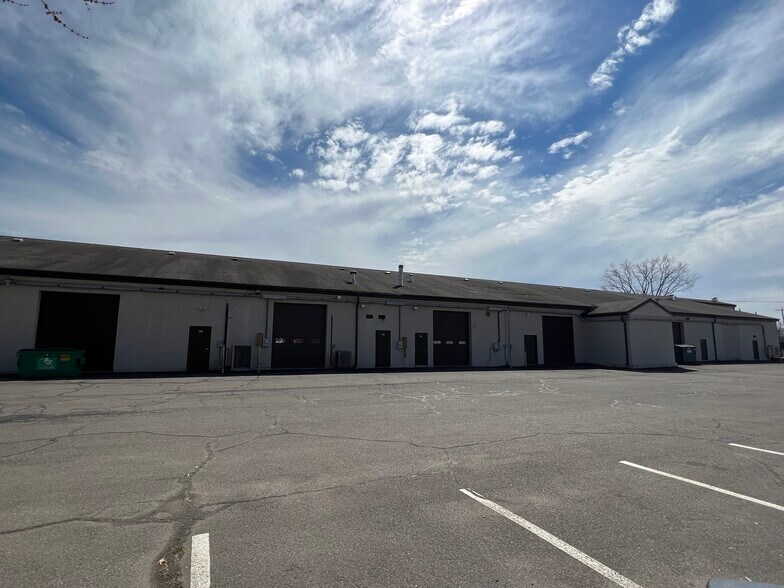 More Photos Of 21 N Plains Industrial Rd, Wallingford Manufacturing For Lease
