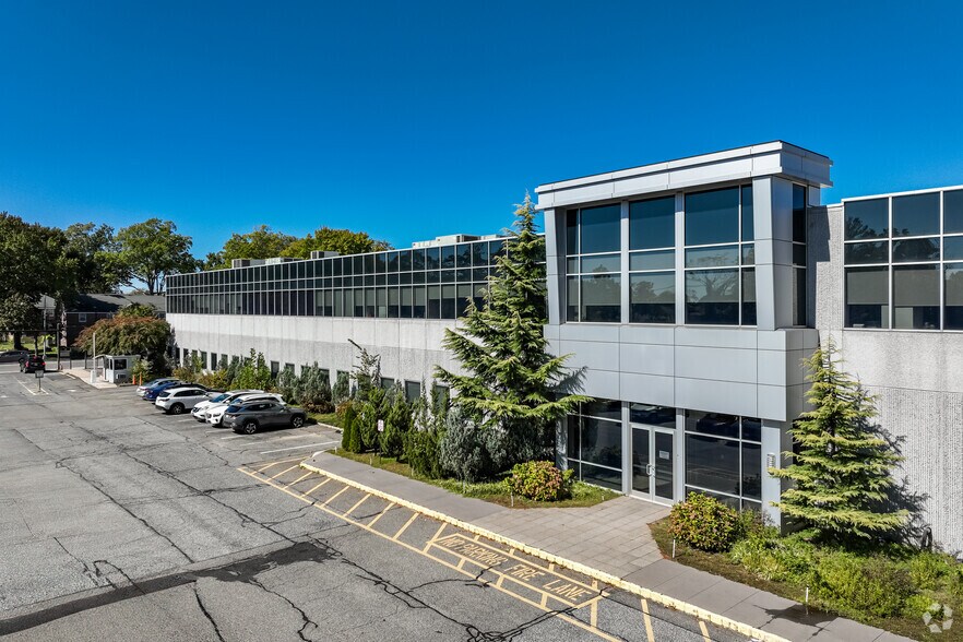 More Photos Of 60-15 Little Neck Pky, Little Neck Light Distribution For Lease