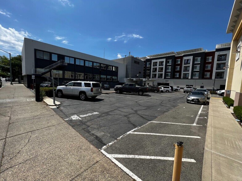 More Photos Of 1320 Yuba St, Redding Office For Lease