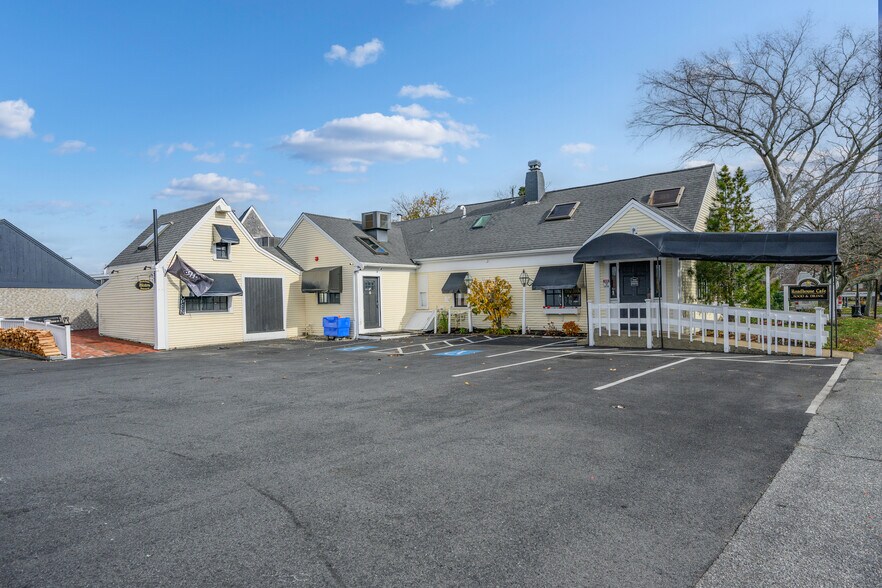 More Photos Of 488 South St, Hyannis Restaurant For Sale