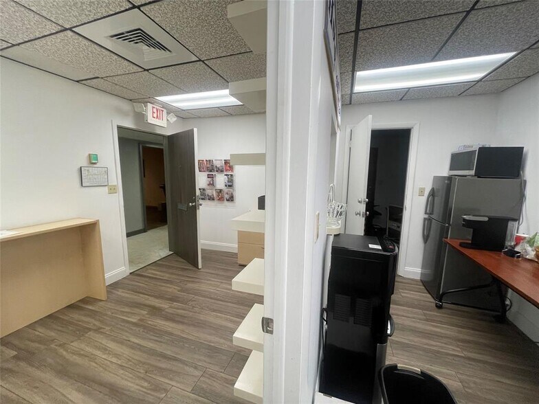 More Photos Of 2131 Hollywood Blvd, Hollywood Office Residential For Lease