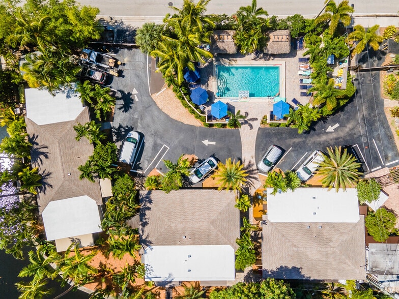 More Photos Of 2209 NE 26th St, Wilton Manors Hotel For Sale
