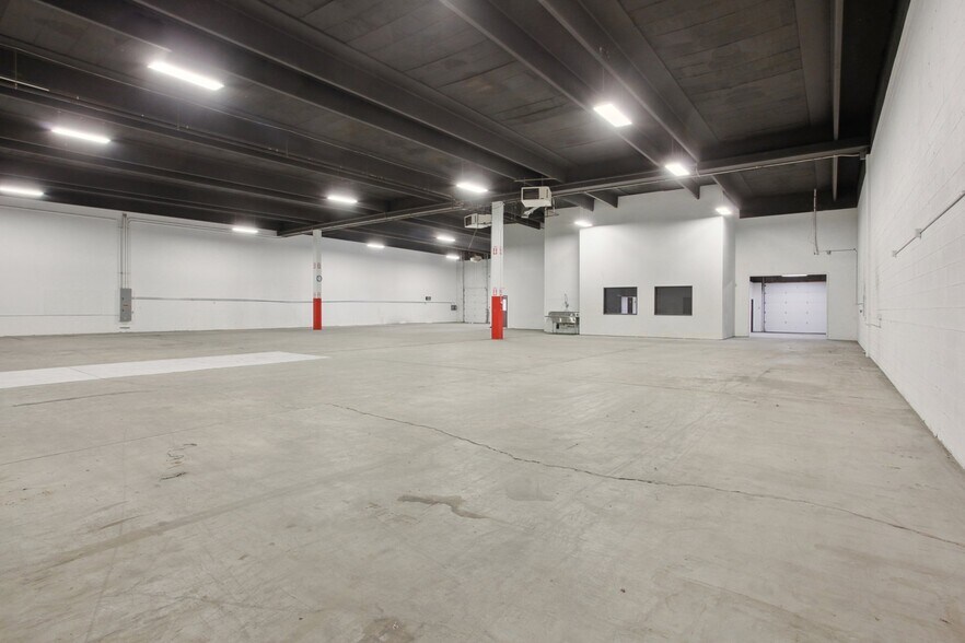 More Photos Of 5961-5975 Broadway, Denver Warehouse For Lease