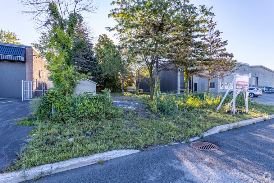 Primary Photo Of 50 Rue De La Pointe-Langlois, Laval Land For Lease