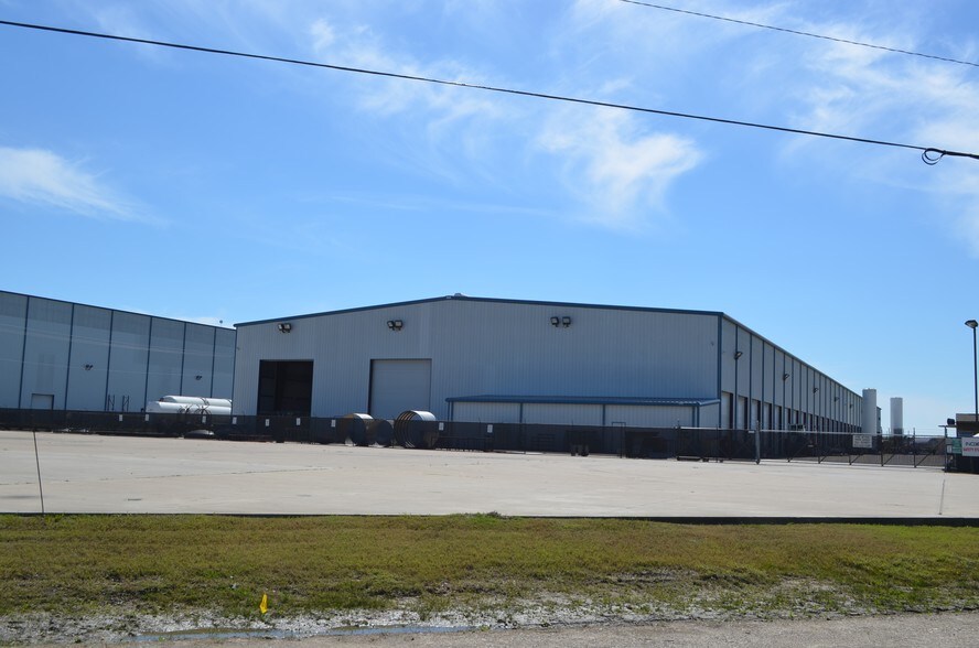 More Photos Of 1411 Transport Dr, Baytown Manufacturing For Lease